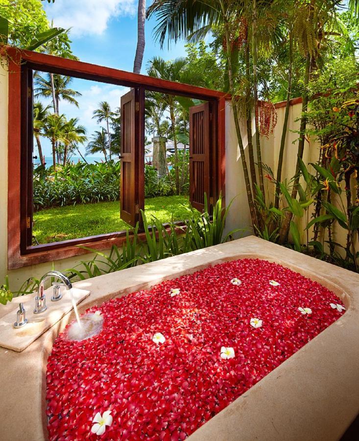 Presidential Suite Round Trip Airport Transfer