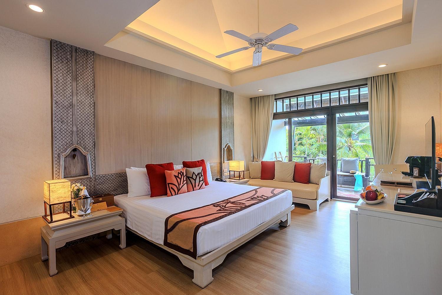 Grand Deluxe Round Trip Airport Transfer